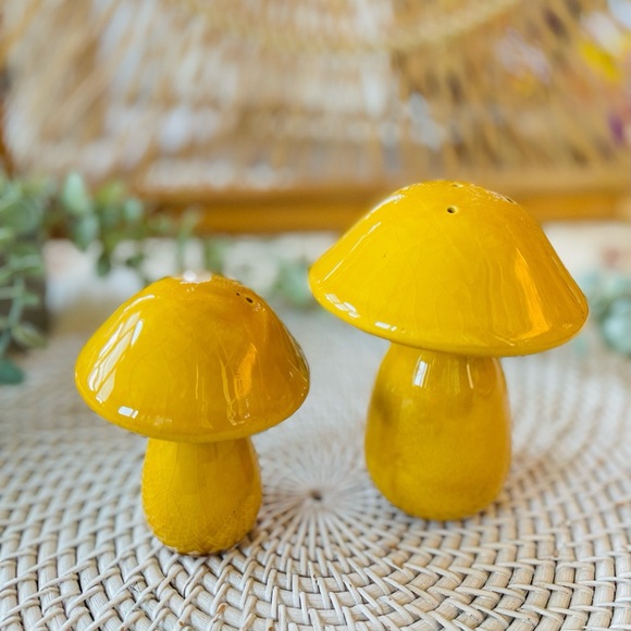 Vintage Other - Set of 2 Ceramic Yellow Glazed Retro Mushroom Salt and Pepper Shakers Set
